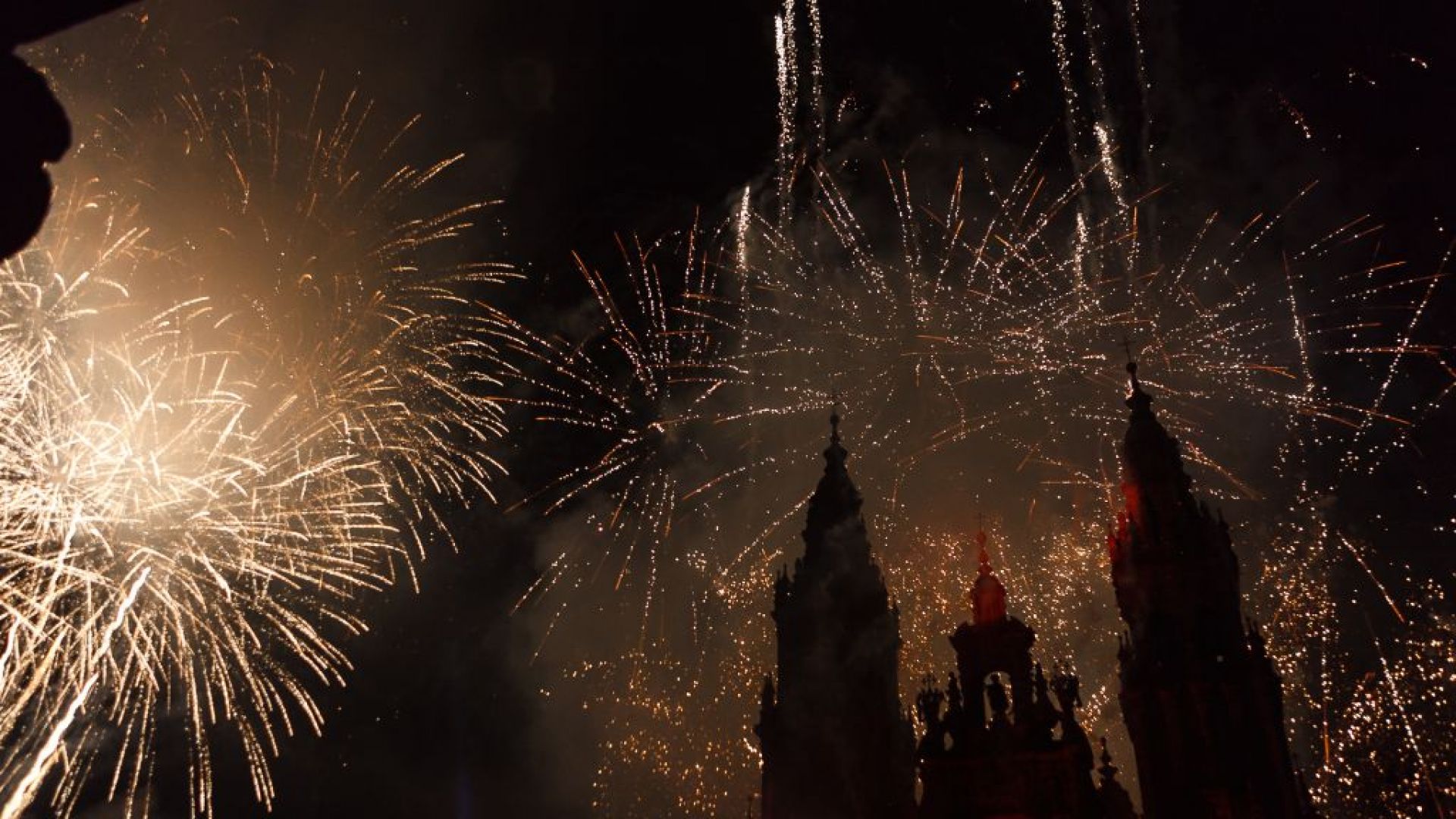 Un plan para el Día de Galicia: Vive la magia de los fuegos del Apóstol y conoce Padrón este fin de semana festivo