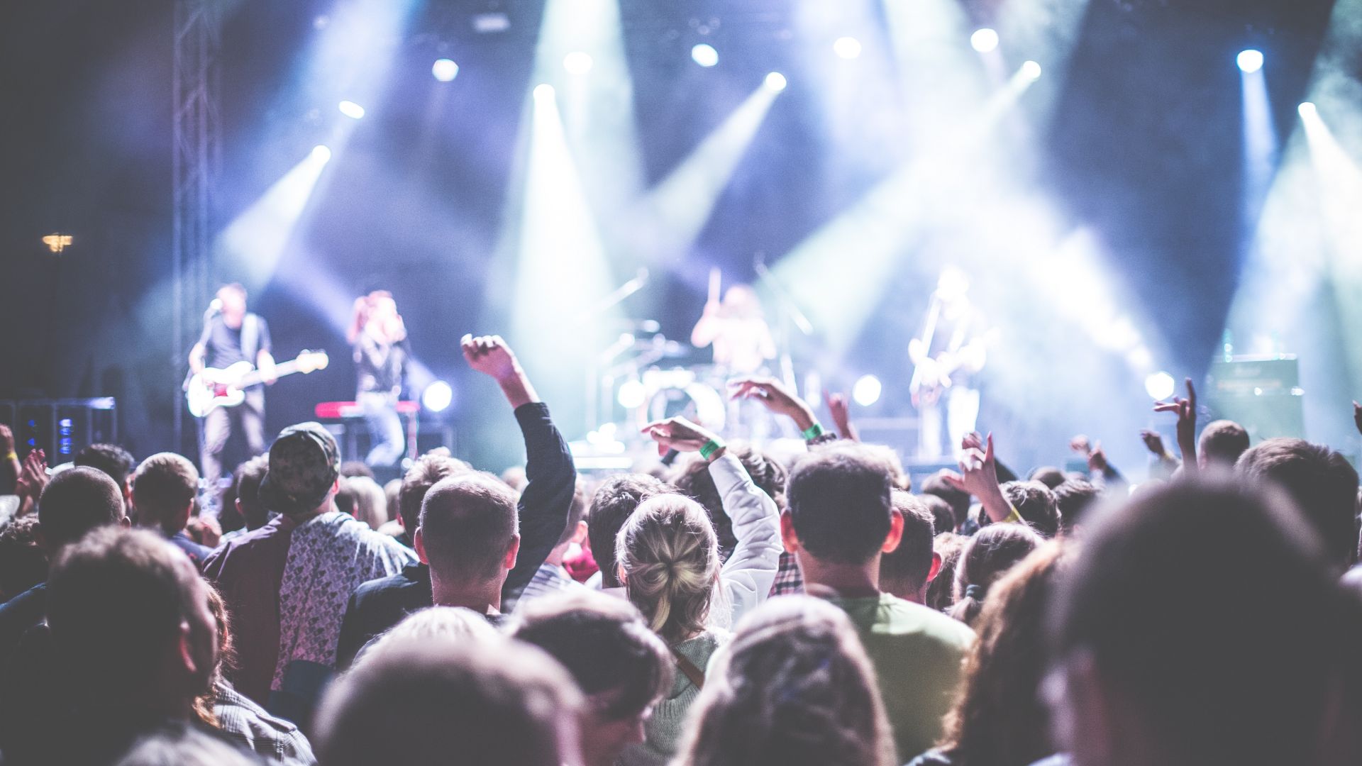 2 festivales a menos de una hora de Padrón para despedir el verano