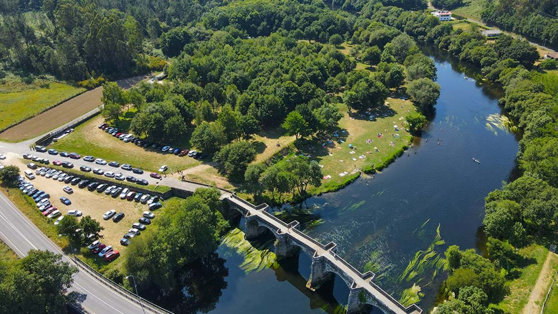 Área Recreativa con praia fluvial a un paso de Padrón