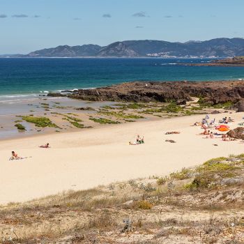 Corrubedo, O Vilar and As Furnas: wild sands one step from Padrón